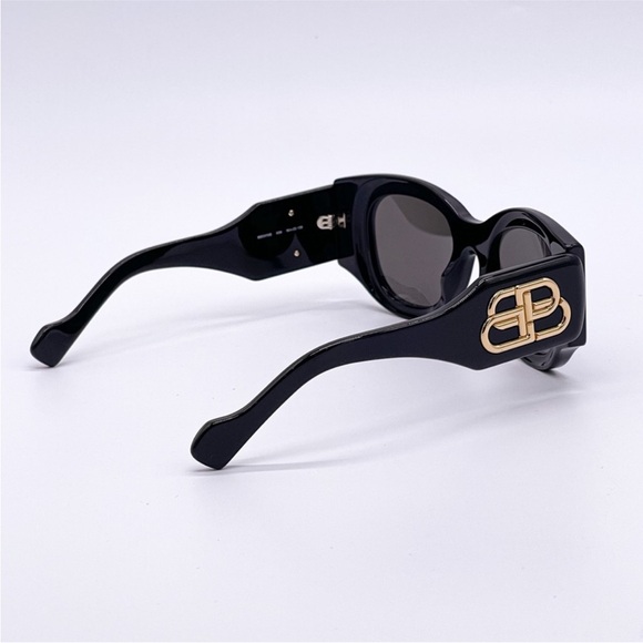 NEW BALENCIAGA BB007OS
006 OVERSIZED BLACK WOMEN SUNGLASSES
BALENCIAGA - Picture 4 of 5